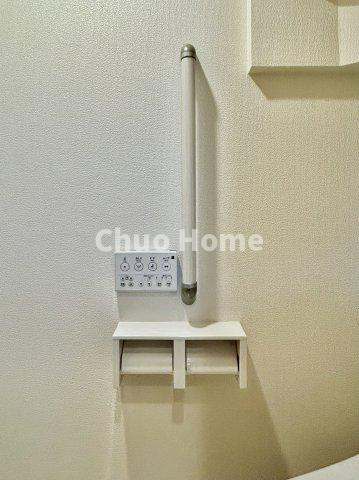 江戸川区西篠崎1丁目新築分譲住宅の発電・温水設備|【ウォシュレット】清潔に使いたいお手洗いには最適な設備です。もちろんウォームレットも標準装備です。