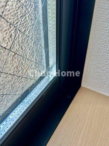 江戸川区西篠崎1丁目新築分譲住宅の内装|【ペアガラス】断熱性・遮熱性・防音性に優れたLow-Eペアガラスを使用しております。