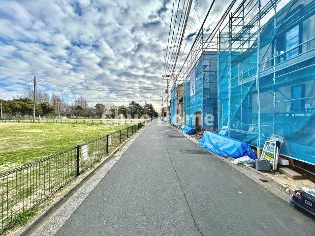 江戸川区西篠崎1丁目新築分譲住宅の前面道路含む現地写真|全面道路