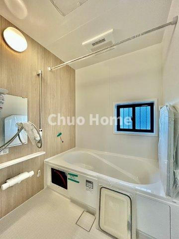 江戸川区西篠崎1丁目新築分譲住宅の浴室|【バスルーム】暖房換気乾燥機付きシステムバスルーム。暖房・冷風・換気・乾燥など、毎日を快適に過ごせるうれしい機能が揃っています。雨の日の洗濯物も安心です。