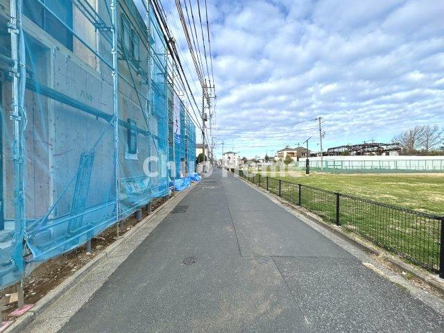 江戸川区西篠崎1丁目新築分譲住宅の前面道路含む現地写真|全面道路