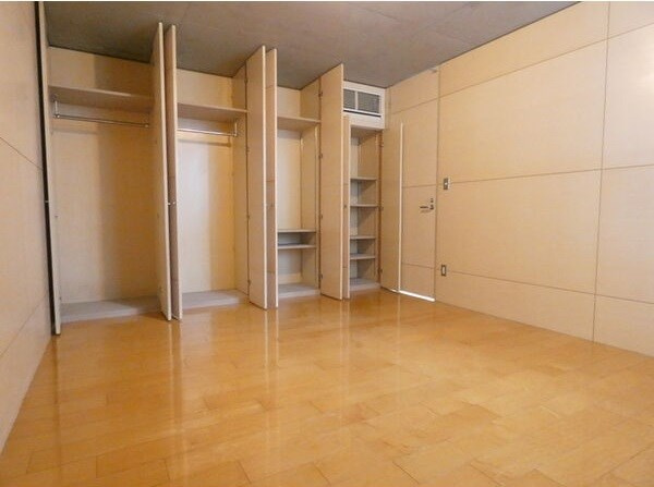 ＶＩＳＣＯＮＴＩ覚王山の寝室