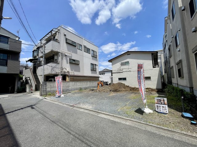 板橋区栄町　生活快適エリア　新築分譲住宅全2棟の前面道路含む現地写真