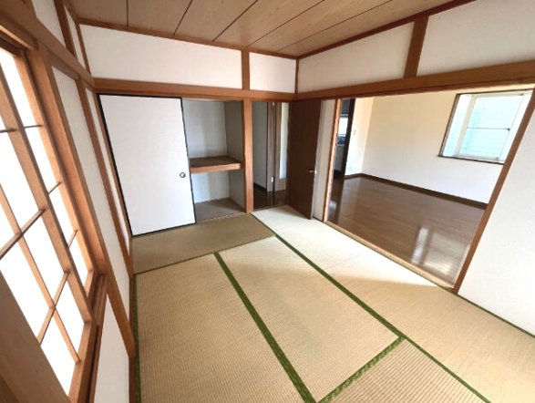 東金市前之内　中古戸建の和室|平成15年12月築  4LDK 玄関ホール吹抜け  南西道路  駐車2台並列駐車 閑静な分譲地