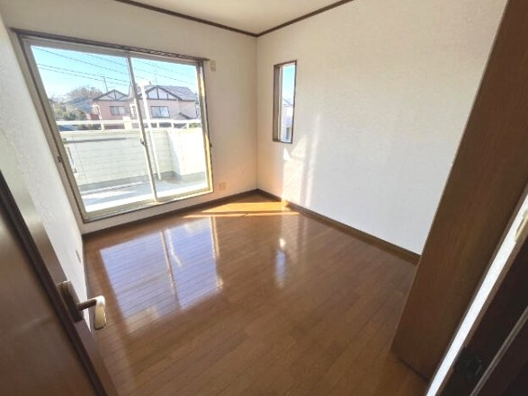 東金市前之内　中古戸建の洋室|平成15年12月築  4LDK 玄関ホール吹抜け  南西道路  駐車2台並列駐車 閑静な分譲地