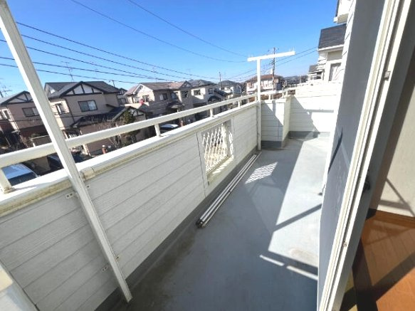 東金市前之内　中古戸建のバルコニー|平成15年12月築  4LDK 玄関ホール吹抜け  南西道路  駐車2台並列駐車 閑静な分譲地