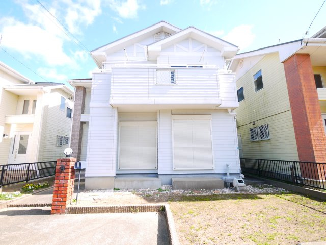 東金市前之内　中古戸建の外観|平成15年12月築  4LDK 玄関ホール吹抜け  南西道路  駐車2台並列駐車 閑静な分譲地