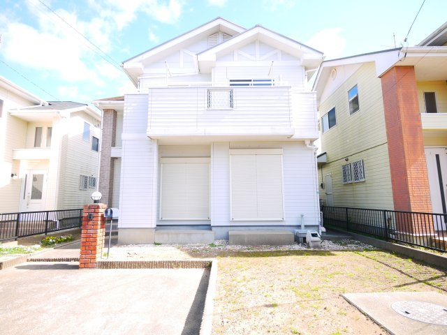 東金市前之内　中古戸建の外観|平成15年12月築  4LDK 玄関ホール吹抜け  南西道路  駐車2台並列駐車 閑静な分譲地