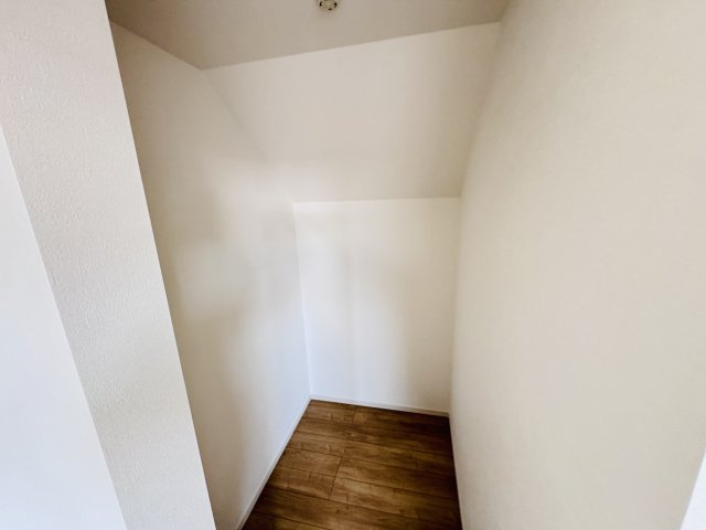 松戸市胡録台新築戸建【松ケ丘小学校:3分】の収納|10帖寝室・ウォークインクローゼット
