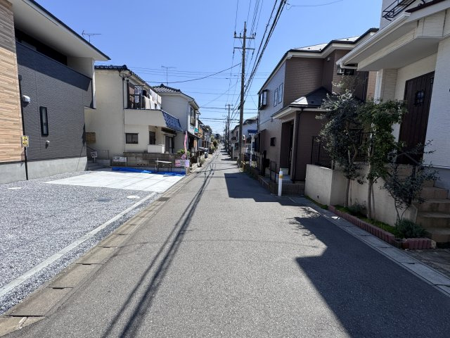 松戸市胡録台新築戸建【松ケ丘小学校:3分】の前面道路含む現地写真|南側前面道路