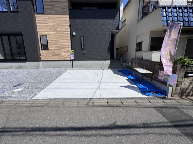 松戸市胡録台新築戸建【松ケ丘小学校:3分】の駐車場|駐車スペース・並列2台駐車可