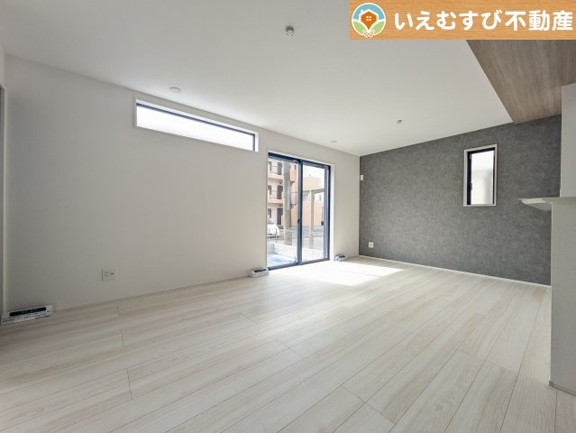 GRAFARE　熊谷市肥塚の居間・リビング|ご家族みんながゆったりくつろげるリビング
ゆとりの空間でくつろいだり遊んだり、家族の時間が楽しみですね♪