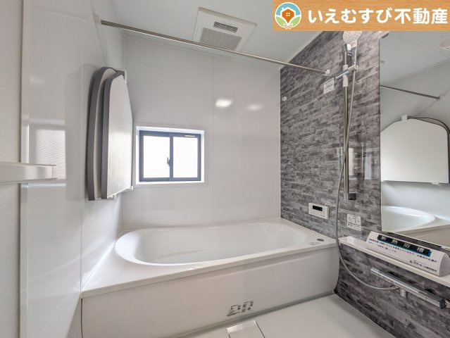 GRAFARE　熊谷市肥塚の浴室|クールなグレーが高級感を演出
おしゃれな雰囲気の浴室。ゆとりの空間で一日の疲れをしっかりリセット♪