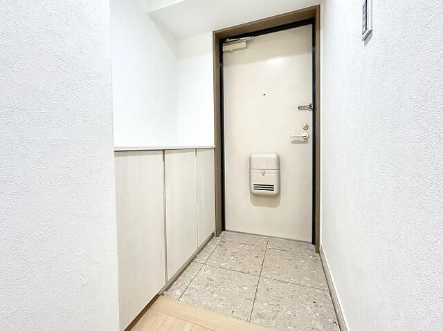 シャトレ愛松名駅南の玄関