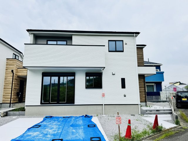 八王子市　七国　新築一戸建て　３期の外観|～八王子みなみ野駅徒歩11分　並列3台駐車可能　敷地49坪超、ゆとりある邸宅～