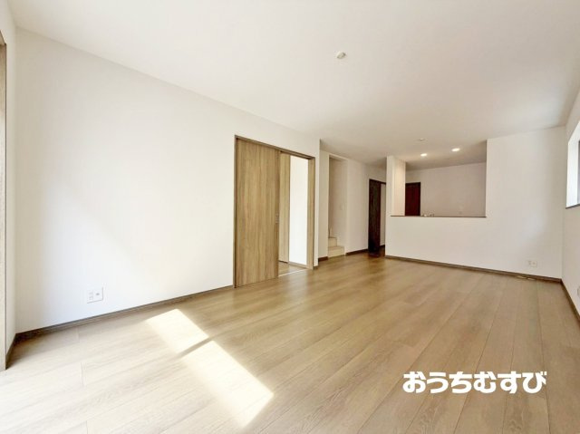 守山区川北町2期(全2棟)の居間・リビング