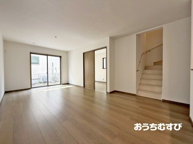 守山区川北町2期(全2棟)の居間・リビング