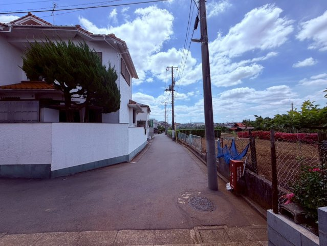【前面道路含む現地写真】 | 練馬区田柄２丁目　新築戸建て | 前面道路は広く見通しも良好、毎日の通行や駐車もスムーズな環境