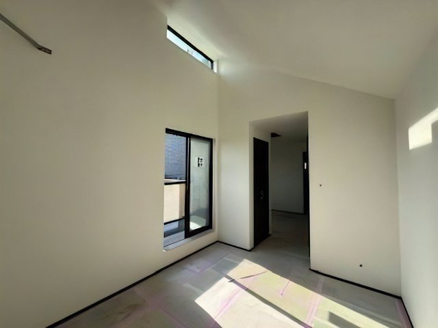【居間・リビング】 | 練馬区田柄２丁目　新築戸建て | 家族が自然と集まる、明るく開放感あふれる快適なLDKです