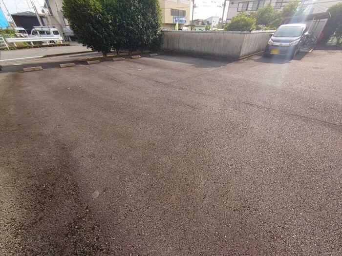 サンライズ　Ｂの駐車場