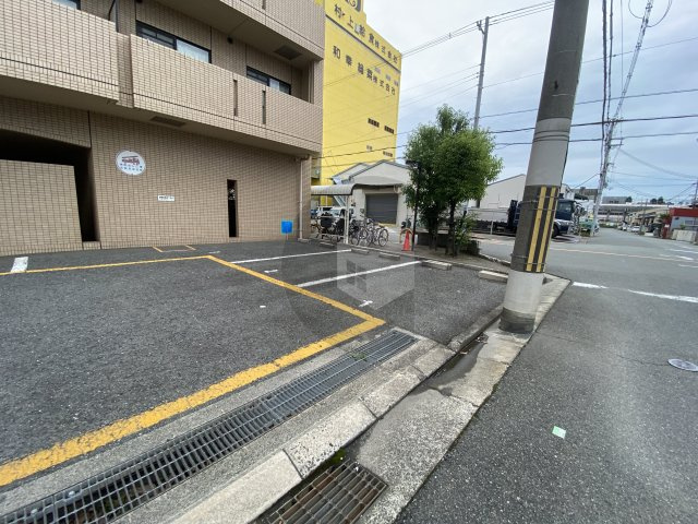 メゾンパルフェートの駐車場