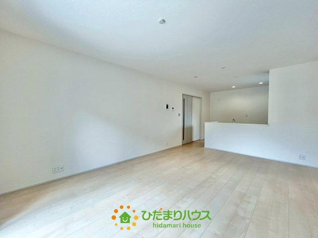 蓮田市西新宿　新築一戸建て　04　リーブルガーデンの居間・リビング