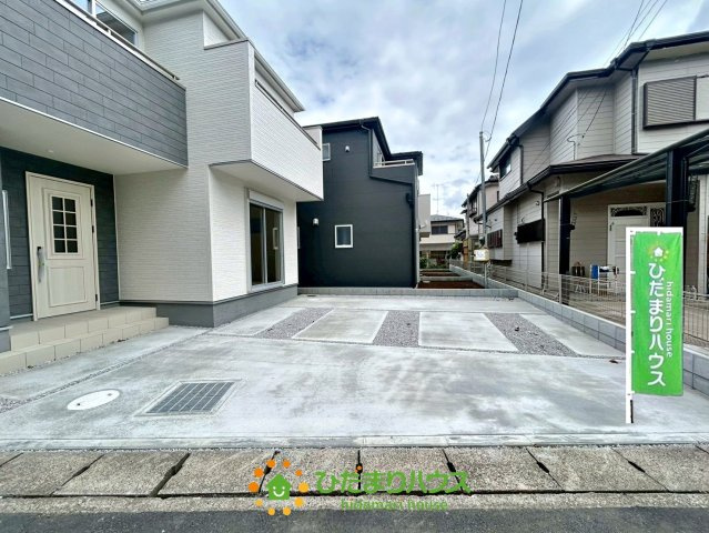 蓮田市西新宿　新築一戸建て　04　リーブルガーデンの駐車場