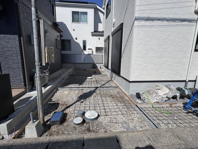 松戸市五香8丁目【高木第二小学校:徒歩3分】の駐車場|駐車スペース完備（3月24日撮影）