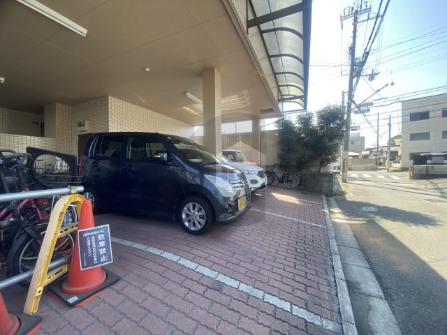 メゾンそれいゆの駐車場