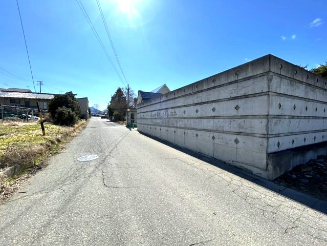 建築条件なし土地　小布施町大字中松の前面道路含む現地写真