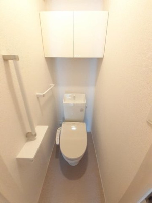 【トイレ】 | サイドポート | 落ち着いた色調のトイレです