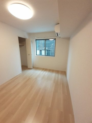 【内装】 | サイドポート | 内装は落ち着いています