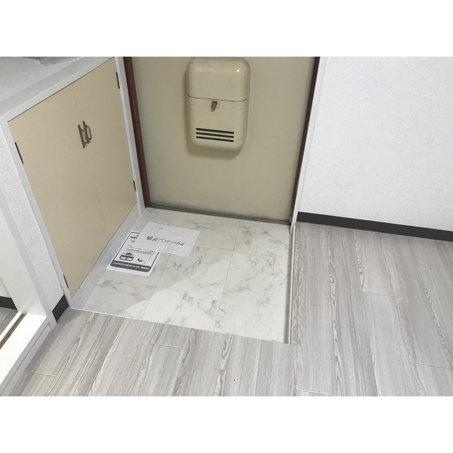 温水TBハイツわたなべの玄関