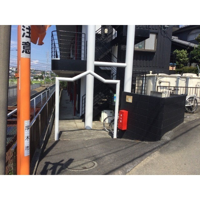 温水TBハイツわたなべのエントランス