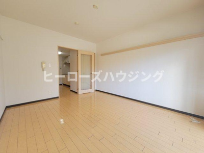 【居間・リビング】 | 三協ハイツⅡ | ※同タイプの写真となり、実際のお部屋とは異なる場合があります