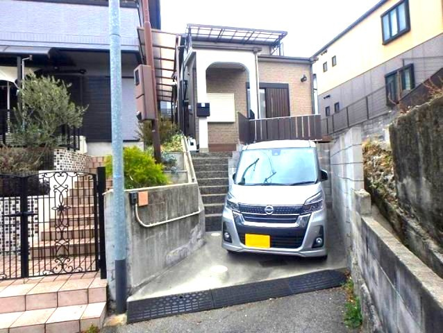 西宮市松園町の駐車場|駐車場　前兆約415㎝　全幅約210㎝