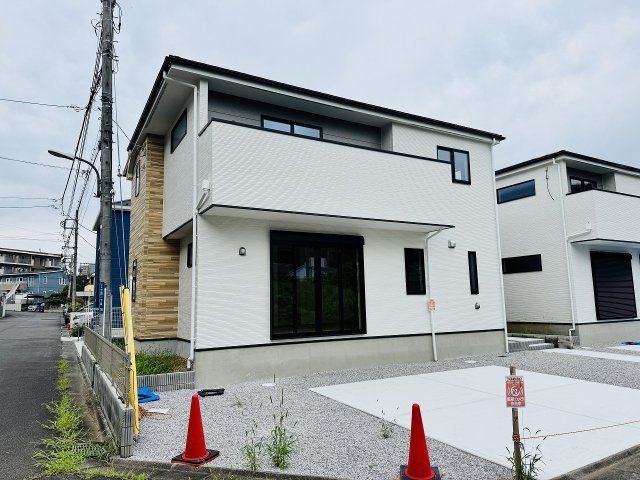八王子市　七国　新築一戸建て　３期の外観|～八王子みなみ野駅徒歩11分　並列3台駐車可能　敷地49坪超、ゆとりある邸宅～