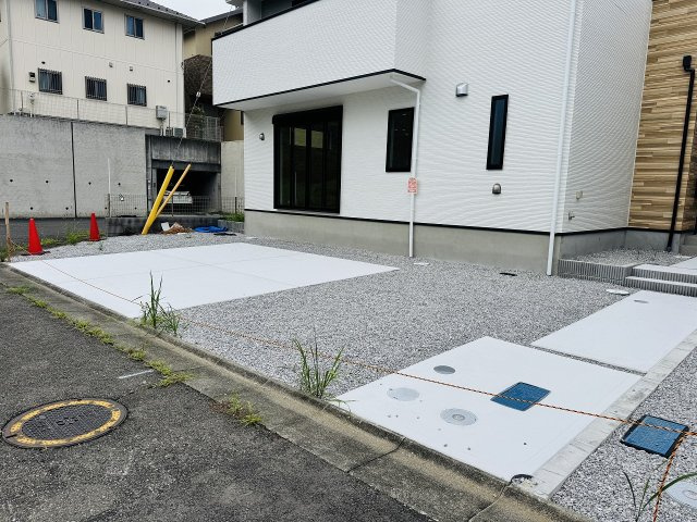 八王子市　七国　新築一戸建て　３期の駐車場|～並列3台駐車可能カースペース付き～
