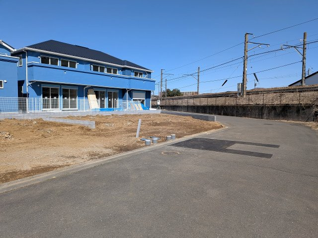 八王子市　七国　新築一戸建て　３期の前面道路含む現地写真|～南東側6ｍ・南西側8ｍ道路に面しています～