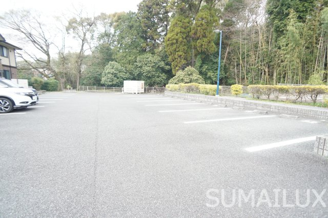 オークスドゥール　ウルゲ　Ａ棟の駐車場