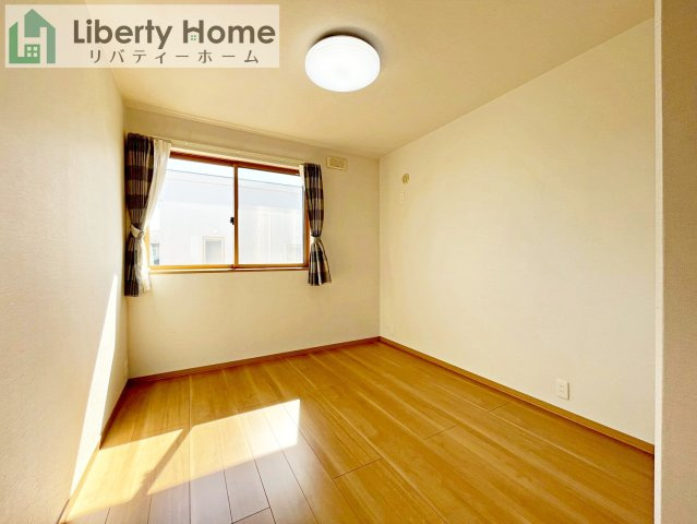 笠間市鯉淵 　築浅中古戸建の洋室