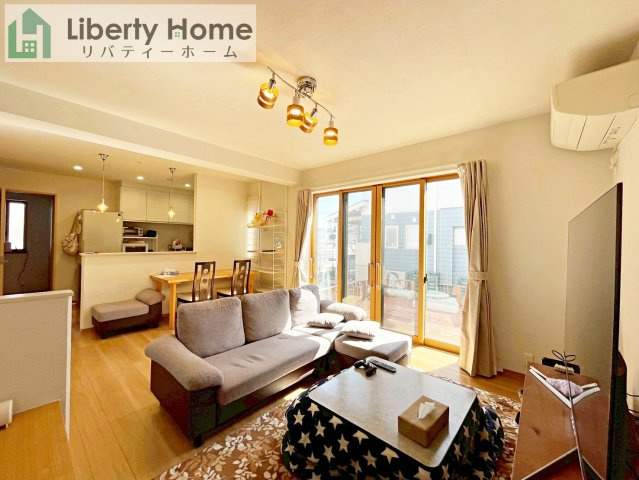 笠間市鯉淵 　築浅中古戸建の居間・リビング