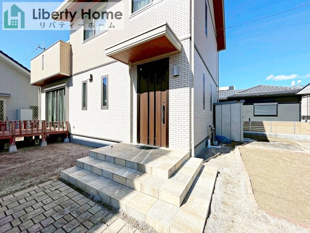 笠間市鯉淵 　築浅中古戸建のエントランス