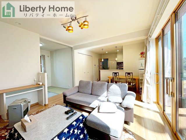 笠間市鯉淵 　築浅中古戸建の居間・リビング