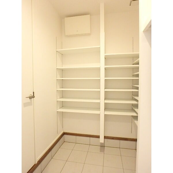 東大友町戸建賃貸住宅の収納