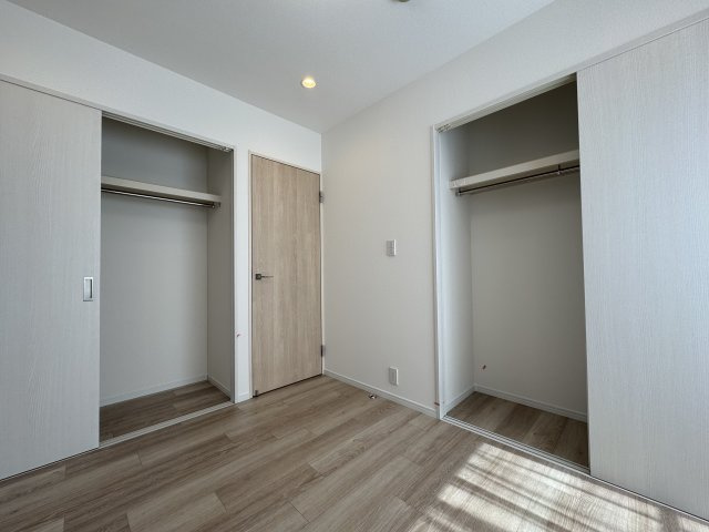 ダイアパレスシェルトワレ目黒の洋室|大容量のクローゼット付きです♪