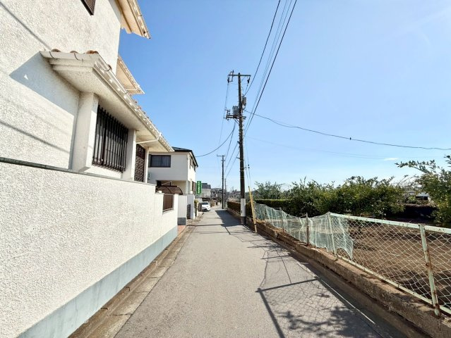 練馬区田柄2丁目　新築戸建の前面道路含む現地写真|現地写真　2026.03.12撮影

現地ご見学希望・資料請求などお気軽にお問い合わせ下さい！
03-5990-5201