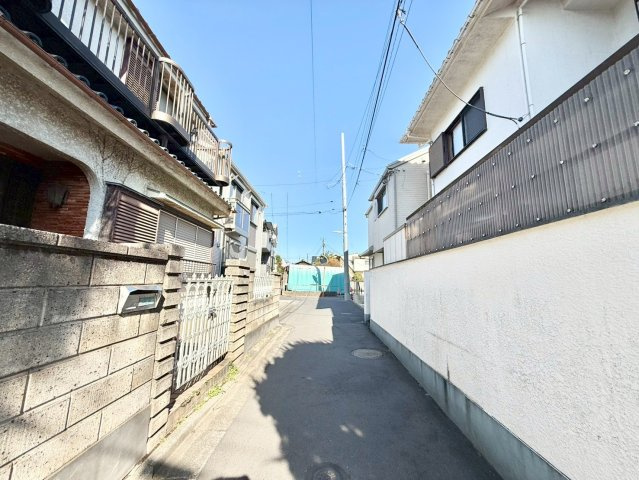 練馬区田柄2丁目　新築戸建の前面道路含む現地写真|現地写真　2026.03.12撮影

現地ご見学希望・資料請求などお気軽にお問い合わせ下さい！
03-5990-5201