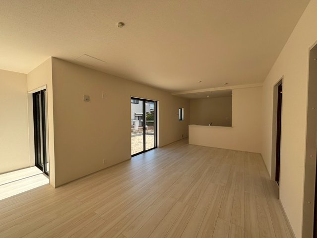 日立市滑川本町3期　新築戸建の居間・リビング|南向きで明るく陽当たりの良いリビングです♪