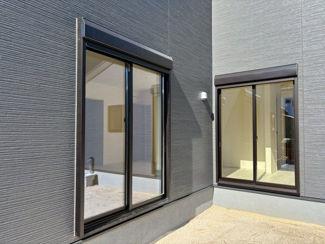 日立市滑川本町3期　新築戸建のその他|防犯・防災だけでなく、シャッターを閉めることで断熱効果もアップ。外気の影響を受けにくく、冷暖房効率の向上も期待できます。